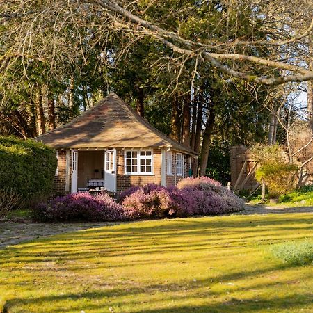 Old Mill Lodge By Huluki Sussex Stays Hurstpierpoint Extérieur photo