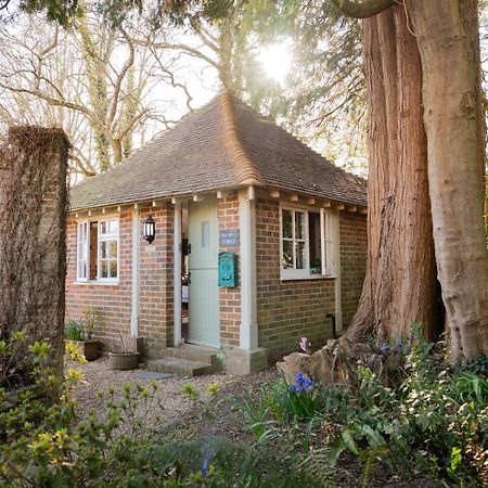 Old Mill Lodge By Huluki Sussex Stays Hurstpierpoint Extérieur photo