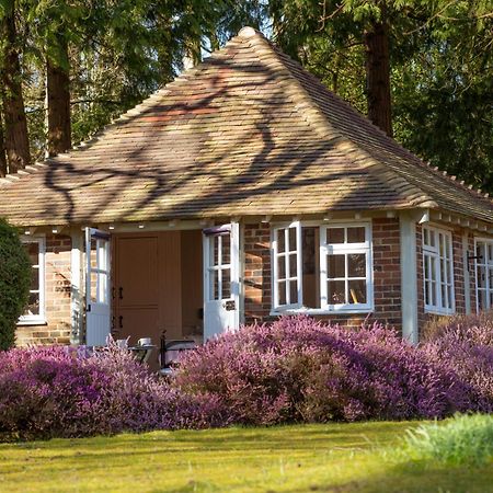 Old Mill Lodge By Huluki Sussex Stays Hurstpierpoint Extérieur photo