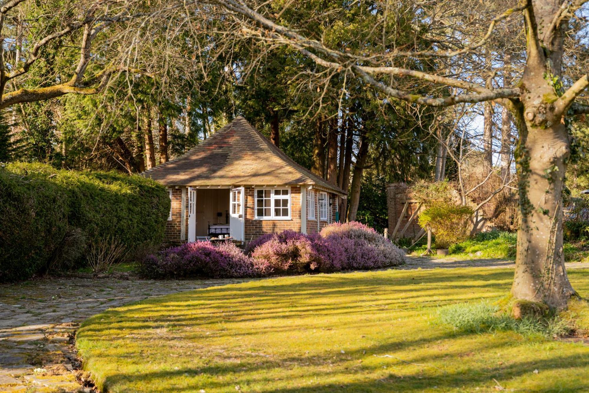 Old Mill Lodge By Huluki Sussex Stays Hurstpierpoint Extérieur photo