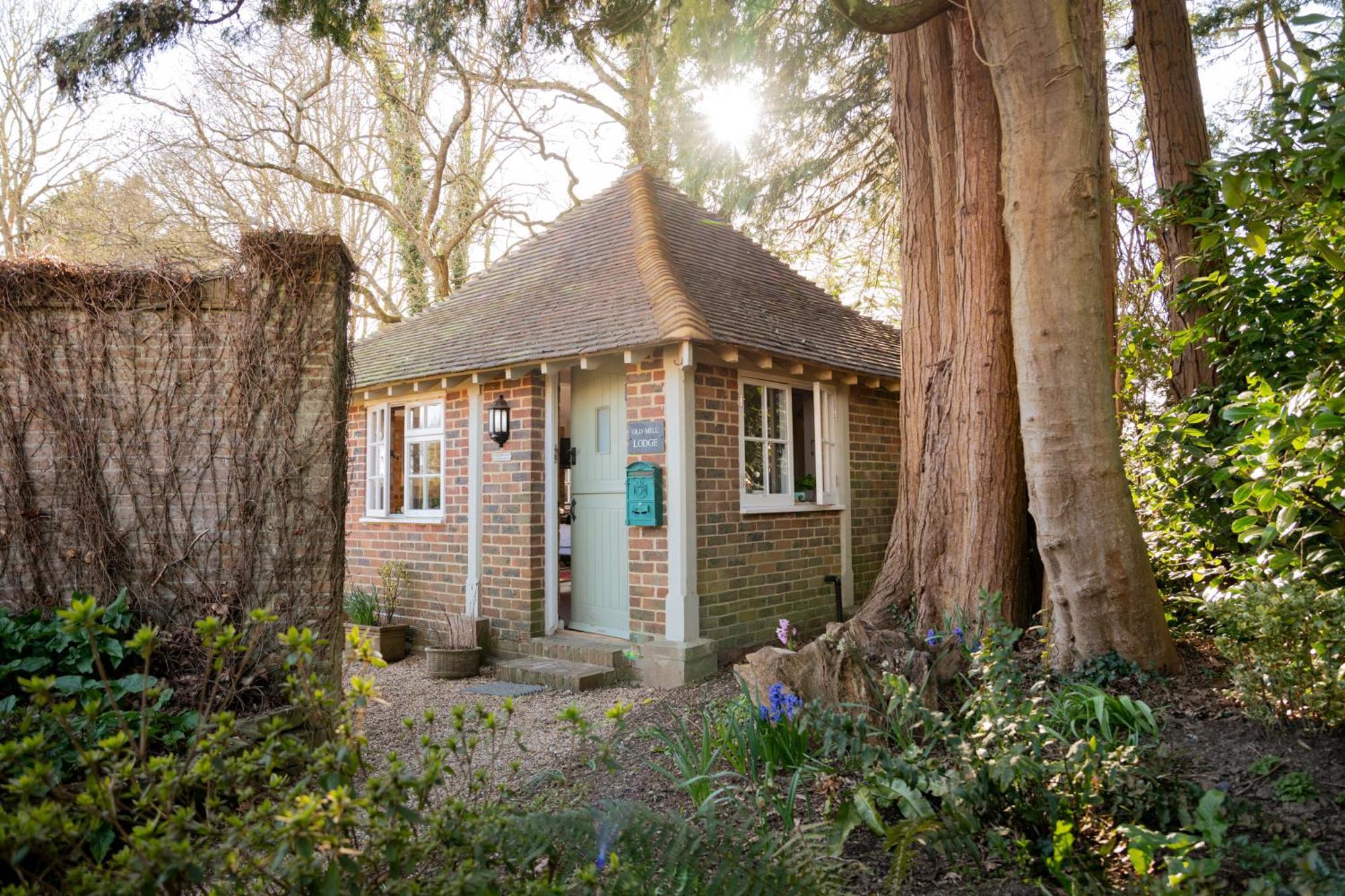 Old Mill Lodge By Huluki Sussex Stays Hurstpierpoint Extérieur photo