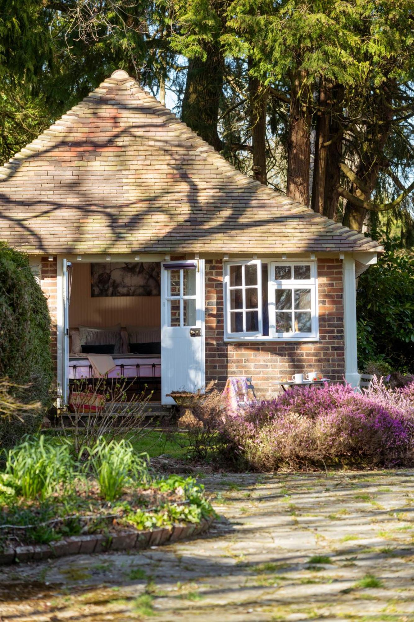 Old Mill Lodge By Huluki Sussex Stays Hurstpierpoint Extérieur photo