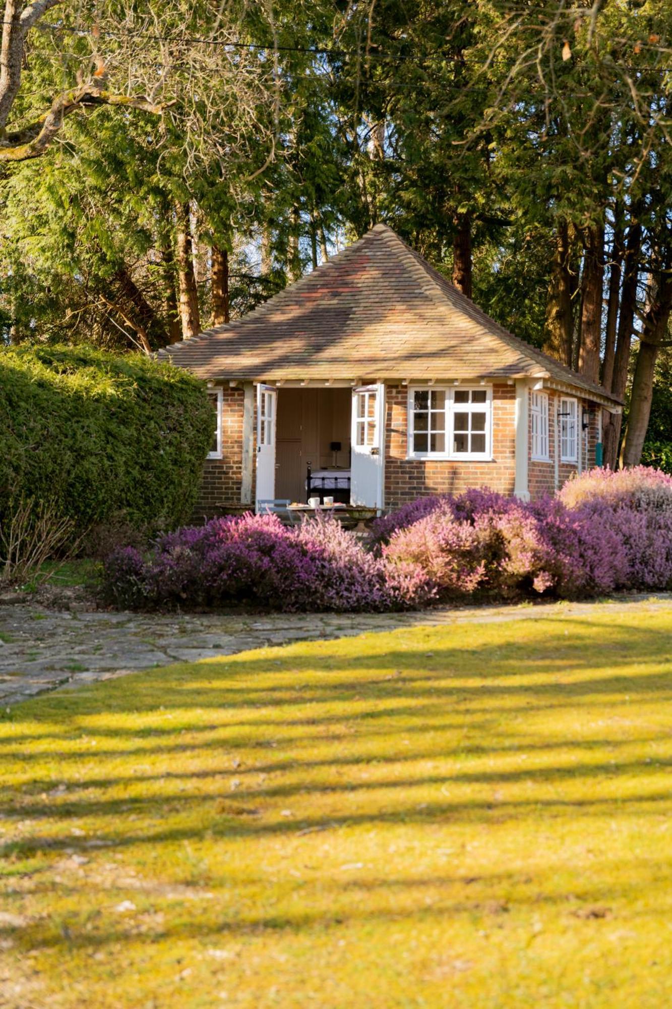 Old Mill Lodge By Huluki Sussex Stays Hurstpierpoint Extérieur photo