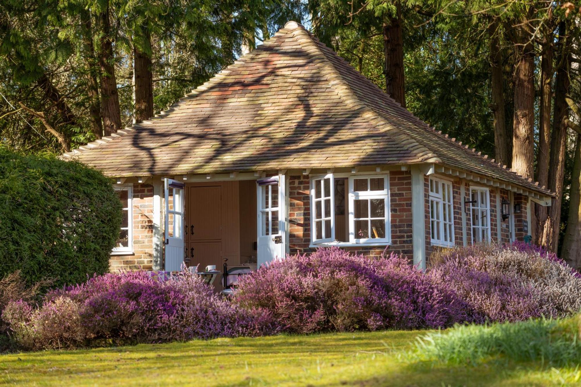 Old Mill Lodge By Huluki Sussex Stays Hurstpierpoint Extérieur photo