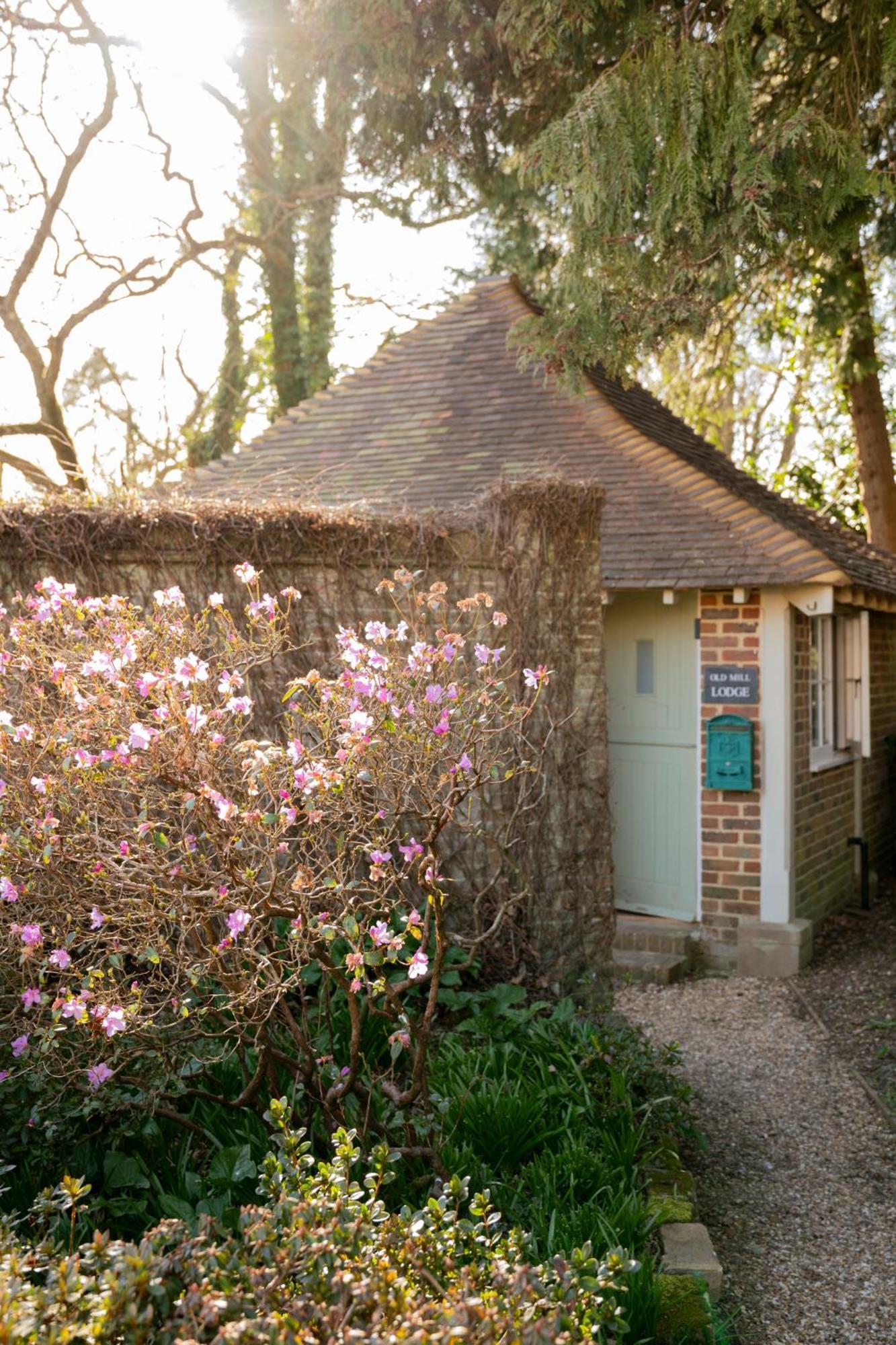 Old Mill Lodge By Huluki Sussex Stays Hurstpierpoint Extérieur photo