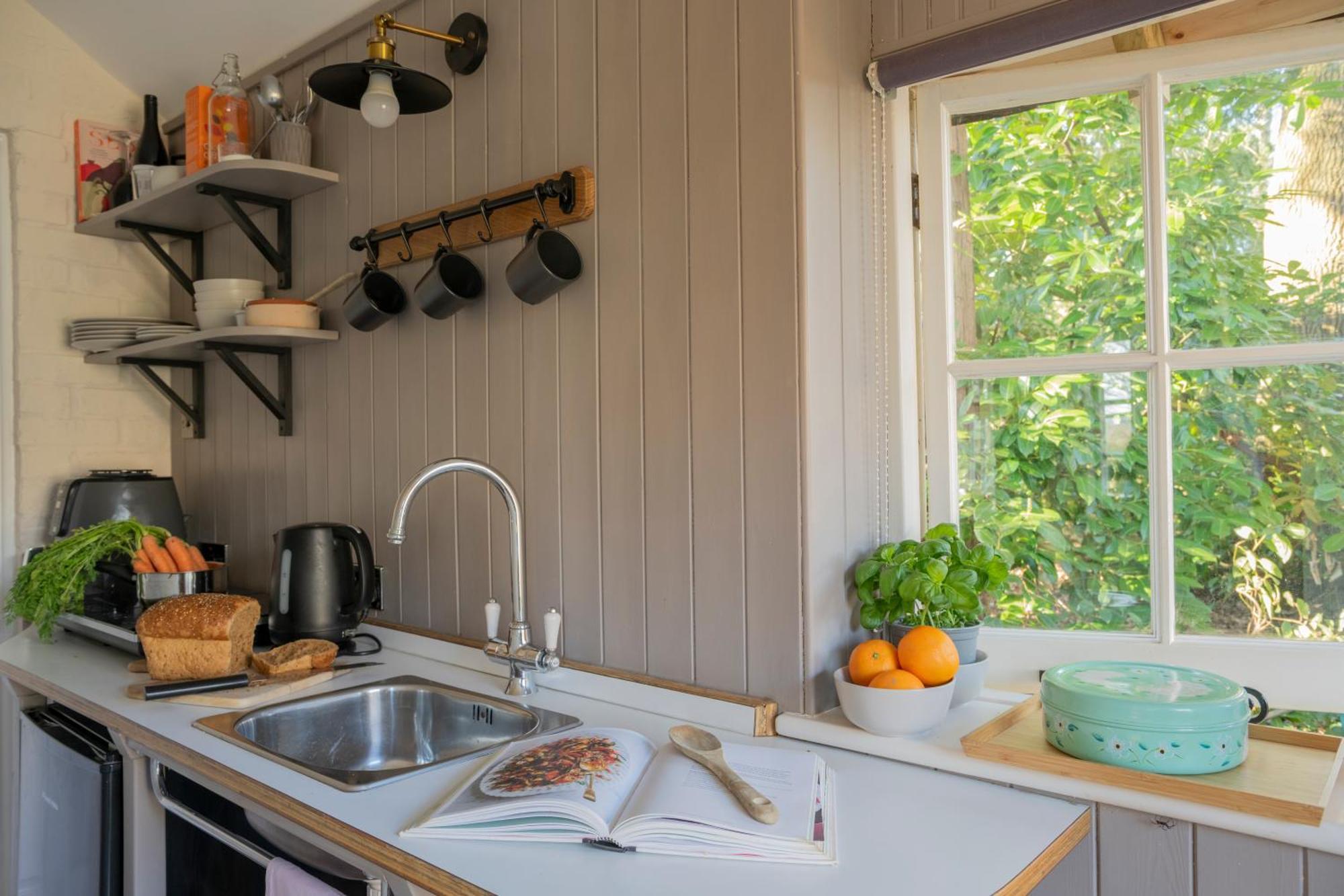 Old Mill Lodge By Huluki Sussex Stays Hurstpierpoint Extérieur photo