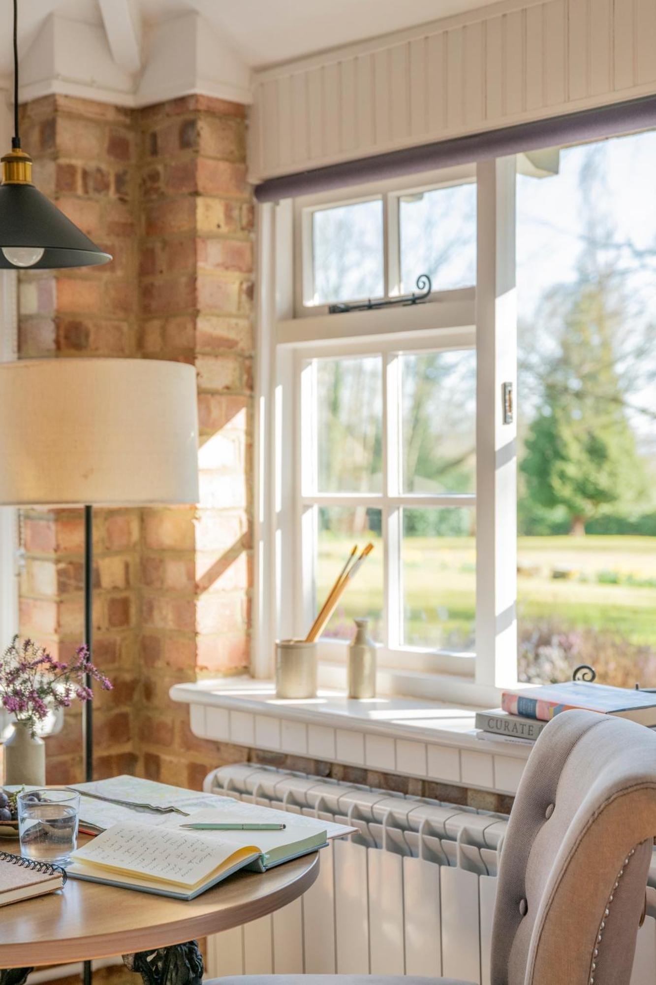 Old Mill Lodge By Huluki Sussex Stays Hurstpierpoint Extérieur photo