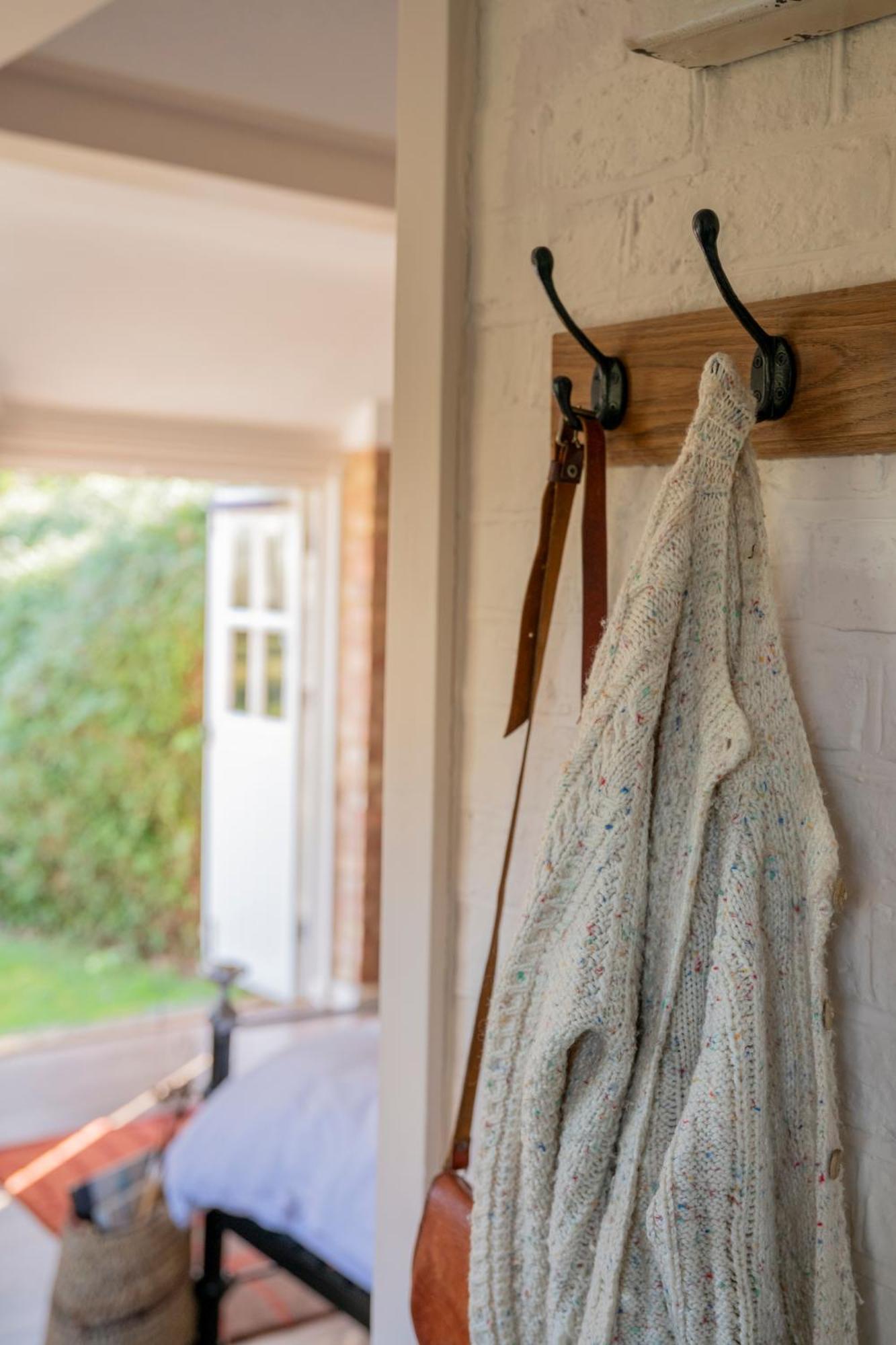 Old Mill Lodge By Huluki Sussex Stays Hurstpierpoint Extérieur photo