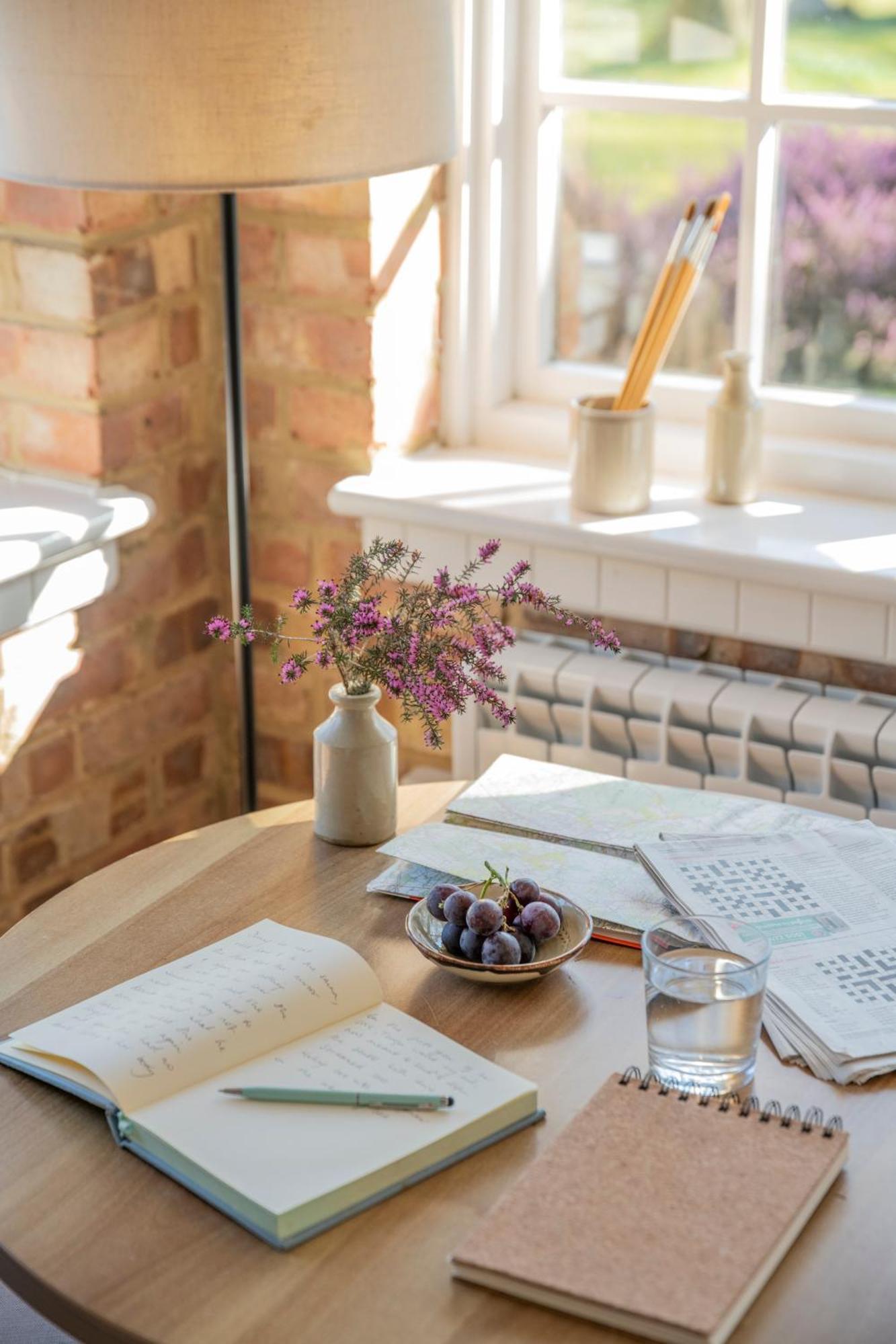 Old Mill Lodge By Huluki Sussex Stays Hurstpierpoint Extérieur photo
